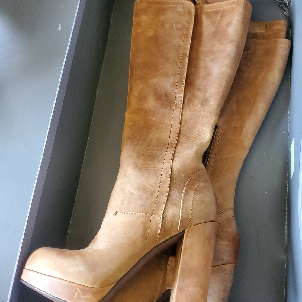 Vera Wang Mena Platform Boots Mint in Box
